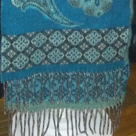 Soft blue and teal scarf - Picture 2 of 2